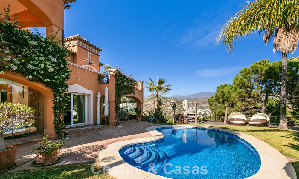 Prestigieuze luxevilla te koop in een klassieke Spaanse stijl met zeezicht in La Quinta in Marbella - Benahavis 56555