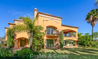 Prestigieuze luxevilla te koop in een klassieke Spaanse stijl met zeezicht in La Quinta in Marbella - Benahavis 56557 