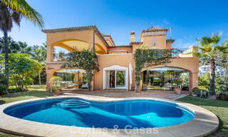 Prestigieuze luxevilla te koop in een klassieke Spaanse stijl met zeezicht in La Quinta in Marbella - Benahavis 56558 