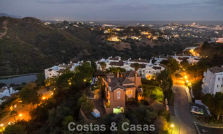 Prestigieuze luxevilla te koop in een klassieke Spaanse stijl met zeezicht in La Quinta in Marbella - Benahavis 56560 