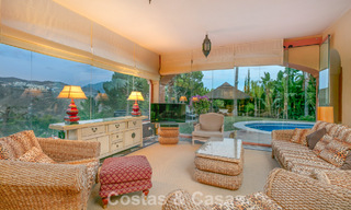 Prestigieuze luxevilla te koop in een klassieke Spaanse stijl met zeezicht in La Quinta in Marbella - Benahavis 56563 