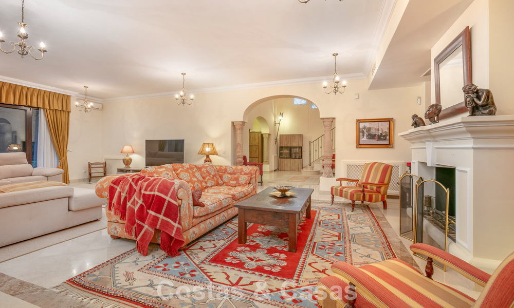 Prestigieuze luxevilla te koop in een klassieke Spaanse stijl met zeezicht in La Quinta in Marbella - Benahavis 56564