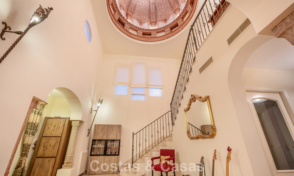 Prestigieuze luxevilla te koop in een klassieke Spaanse stijl met zeezicht in La Quinta in Marbella - Benahavis 56565