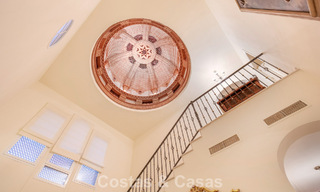 Prestigieuze luxevilla te koop in een klassieke Spaanse stijl met zeezicht in La Quinta in Marbella - Benahavis 56566 