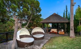 Prestigieuze luxevilla te koop in een klassieke Spaanse stijl met zeezicht in La Quinta in Marbella - Benahavis 56567 