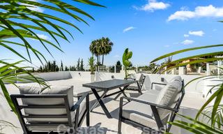Modern gerenoveerd penthouse te koop in Nueva Andalucia’s golfvallei, Marbella 56703 