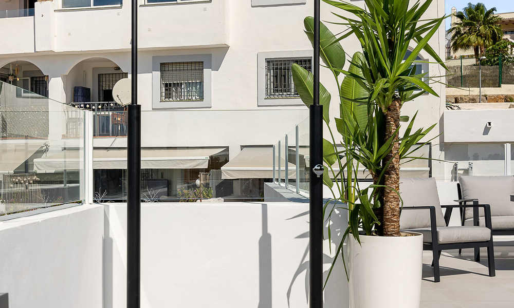 Modern gerenoveerd penthouse te koop in Nueva Andalucia’s golfvallei, Marbella 56705