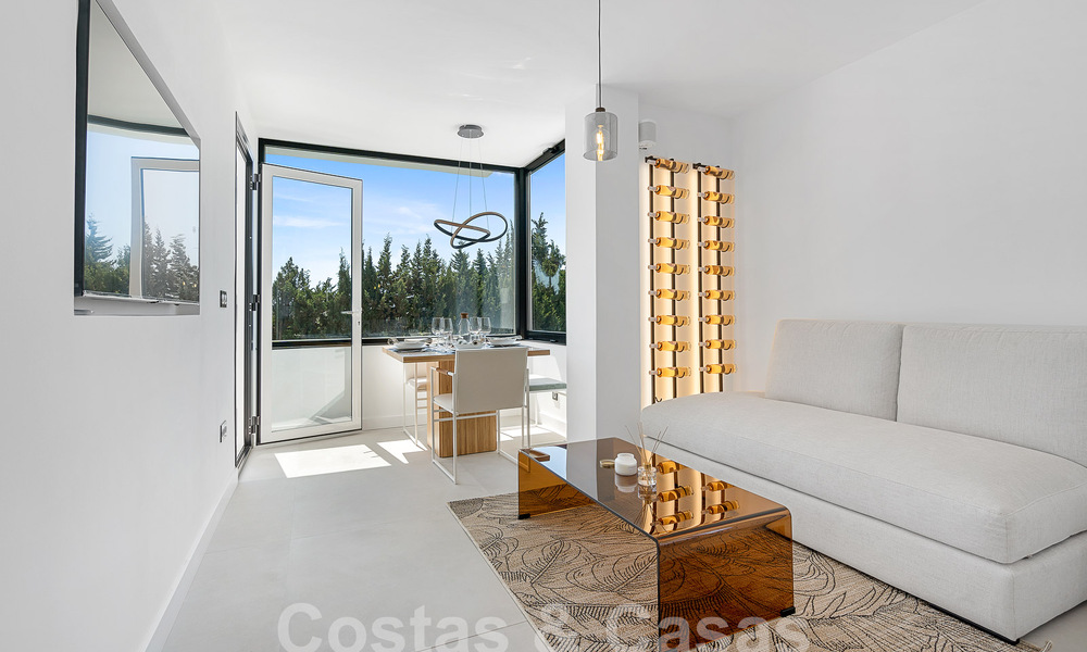 Modern gerenoveerd penthouse te koop in Nueva Andalucia’s golfvallei, Marbella 56711