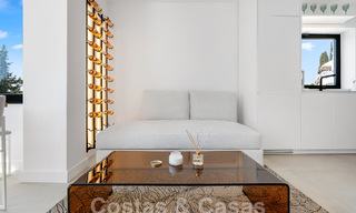 Modern gerenoveerd penthouse te koop in Nueva Andalucia’s golfvallei, Marbella 56712 