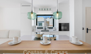 Modern gerenoveerd penthouse te koop in Nueva Andalucia’s golfvallei, Marbella 56717 