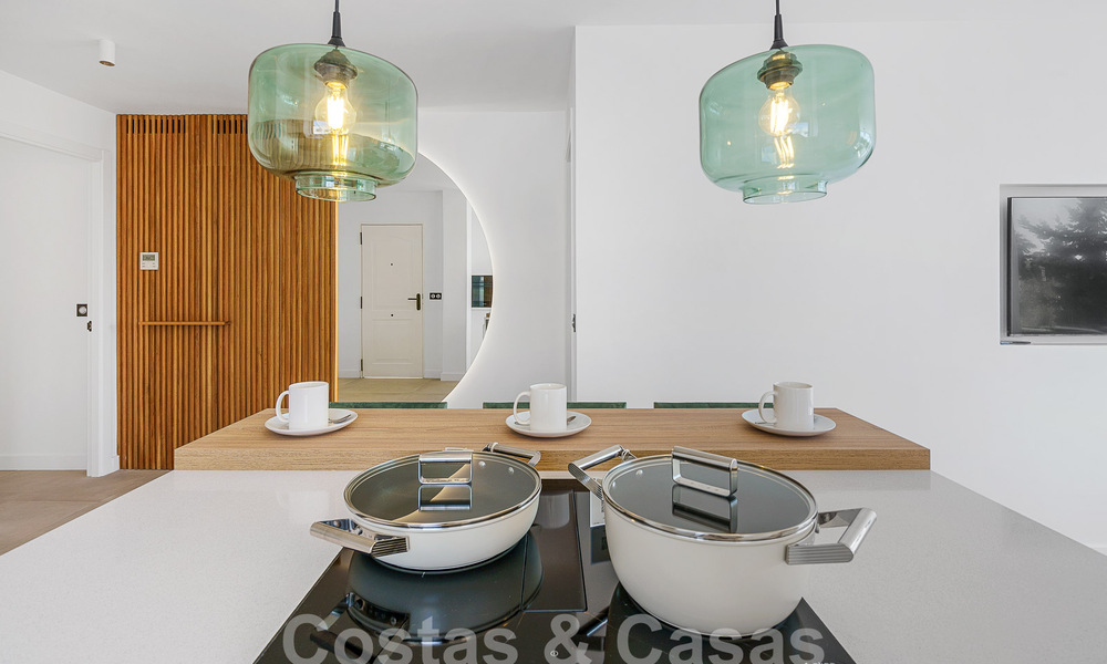 Modern gerenoveerd penthouse te koop in Nueva Andalucia’s golfvallei, Marbella 56720