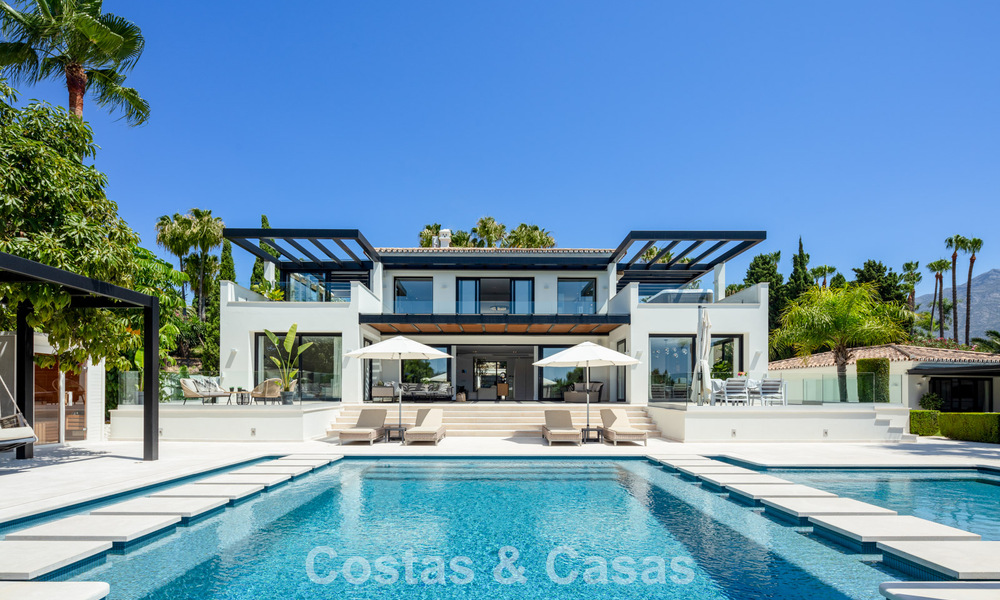 Moderne, symmetrische luxevilla te koop op een steenworp van de golfbanen van Nueva Andalucia’s vallei, Marbella 56196