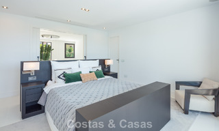 Moderne, symmetrische luxevilla te koop op een steenworp van de golfbanen van Nueva Andalucia’s vallei, Marbella 56198 