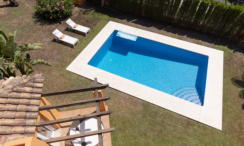 Stijlvol gerenoveerde, halfvrijstaande schakelvilla te koop met groot privé zwembad in Marbella - Benahavis 56392