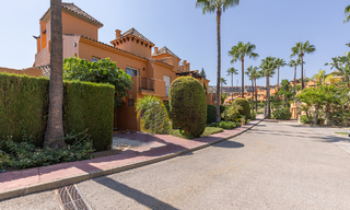 Stijlvol gerenoveerde, halfvrijstaande schakelvilla te koop met groot privé zwembad in Marbella - Benahavis 56439 