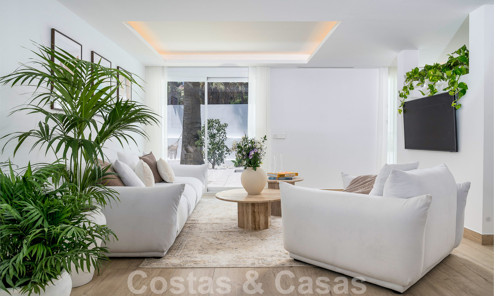 Sfeervolle luxevilla in Ibiza-stijl te koop, dicht bij alle voorzieningen van Nueva Andalucia, Marbella 56937