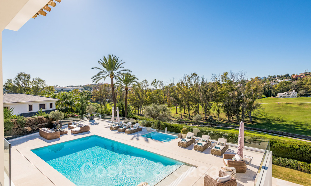 Modern gerenoveerde mediterrane luxevilla te koop, gelegen eerstelijns golf, hartje Nueva Andalucia, Marbella 57006