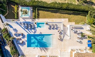 Modern gerenoveerde mediterrane luxevilla te koop, gelegen eerstelijns golf, hartje Nueva Andalucia, Marbella 57007 