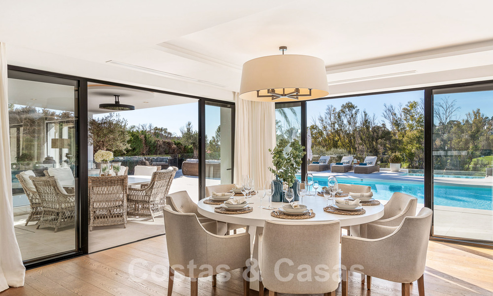 Modern gerenoveerde mediterrane luxevilla te koop, gelegen eerstelijns golf, hartje Nueva Andalucia, Marbella 57014
