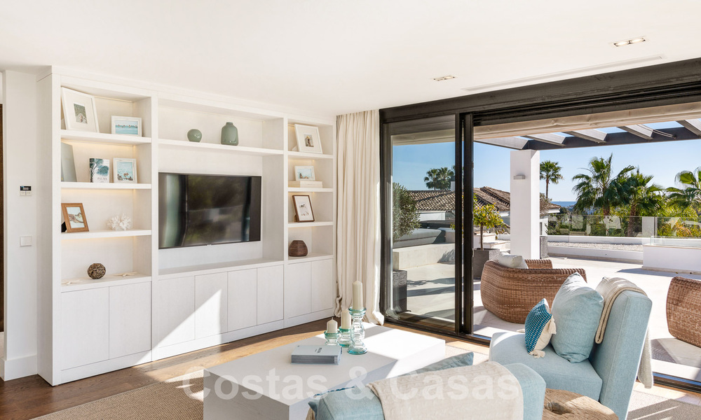 Modern gerenoveerde mediterrane luxevilla te koop, gelegen eerstelijns golf, hartje Nueva Andalucia, Marbella 57020