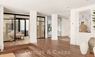 Modern gerenoveerde mediterrane luxevilla te koop, gelegen eerstelijns golf, hartje Nueva Andalucia, Marbella 57026 
