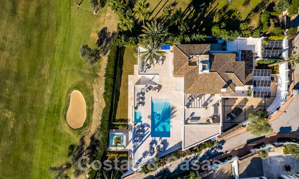 Modern gerenoveerde mediterrane luxevilla te koop, gelegen eerstelijns golf, hartje Nueva Andalucia, Marbella 57028