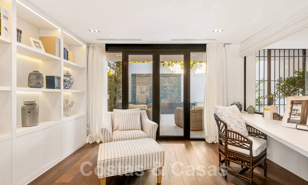 Modern gerenoveerde mediterrane luxevilla te koop, gelegen eerstelijns golf, hartje Nueva Andalucia, Marbella 57030