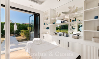 Modern gerenoveerde mediterrane luxevilla te koop, gelegen eerstelijns golf, hartje Nueva Andalucia, Marbella 57033 