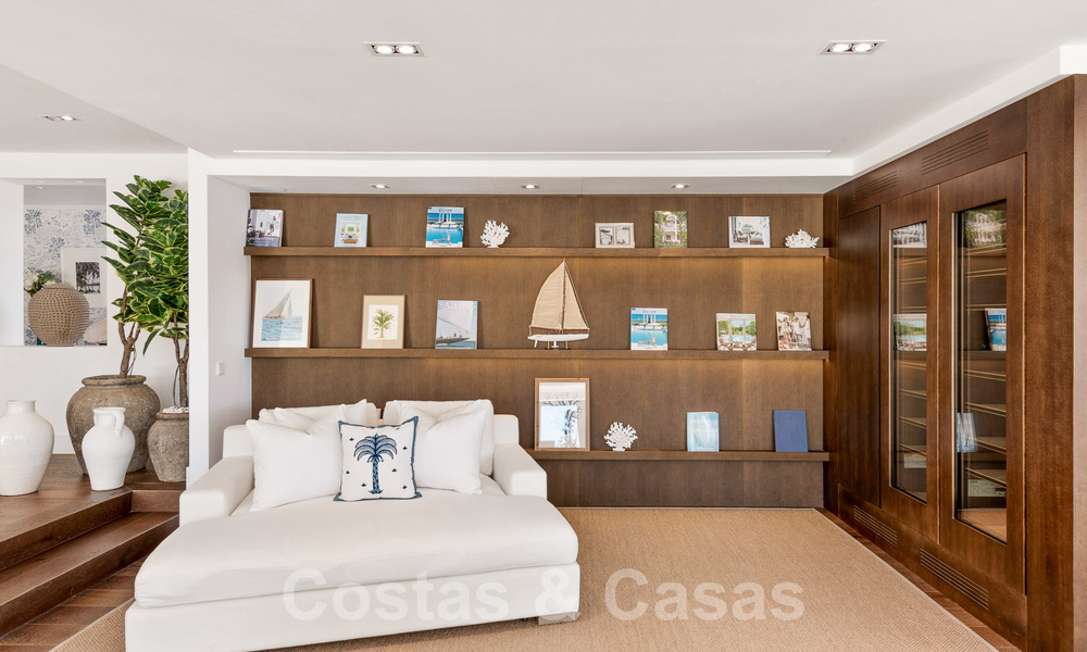 Modern gerenoveerde mediterrane luxevilla te koop, gelegen eerstelijns golf, hartje Nueva Andalucia, Marbella 57038