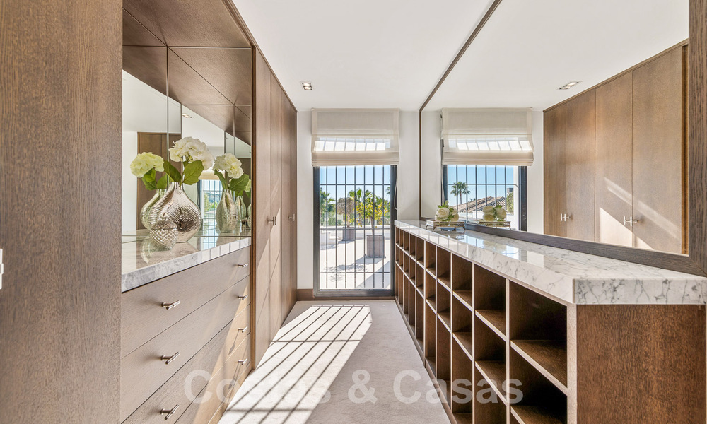 Modern gerenoveerde mediterrane luxevilla te koop, gelegen eerstelijns golf, hartje Nueva Andalucia, Marbella 57041