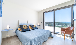 Moderne luxevilla te koop met zeezicht in een vijfsterren golfresort in Marbella - Benahavis 57600 