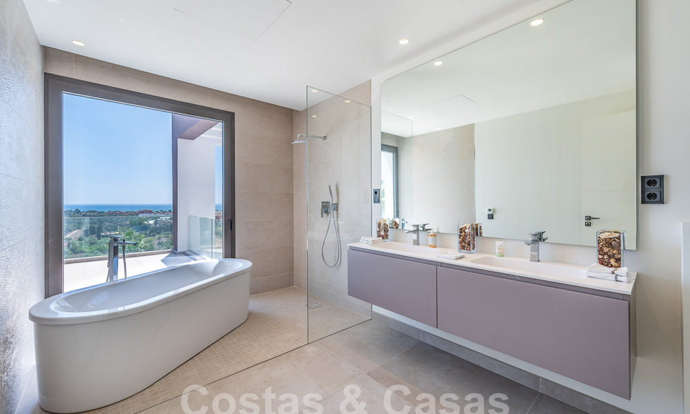 Moderne luxevilla te koop met zeezicht in een vijfsterren golfresort in Marbella - Benahavis 57601