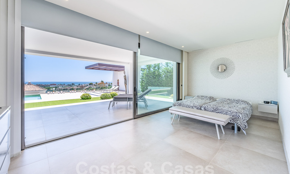 Moderne luxevilla te koop met zeezicht in een vijfsterren golfresort in Marbella - Benahavis 57602
