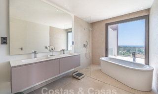 Moderne luxevilla te koop met zeezicht in een vijfsterren golfresort in Marbella - Benahavis 57606 