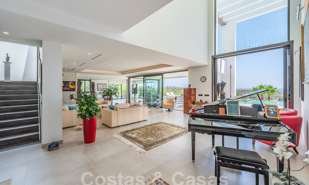 Moderne luxevilla te koop met zeezicht in een vijfsterren golfresort in Marbella - Benahavis 57609