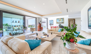 Moderne luxevilla te koop met zeezicht in een vijfsterren golfresort in Marbella - Benahavis 57612 