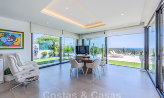 Moderne luxevilla te koop met zeezicht in een vijfsterren golfresort in Marbella - Benahavis 57613 