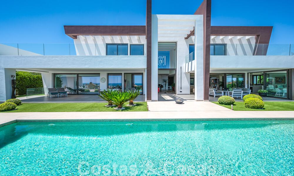 Moderne luxevilla te koop met zeezicht in een vijfsterren golfresort in Marbella - Benahavis 57615