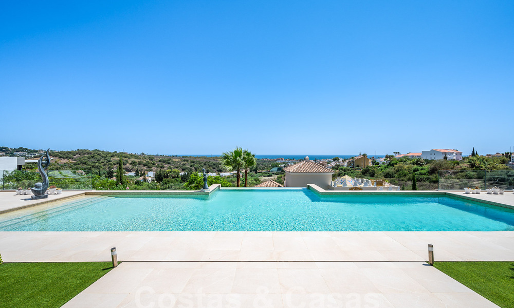 Moderne luxevilla te koop met zeezicht in een vijfsterren golfresort in Marbella - Benahavis 57616