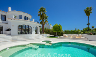 Karaktervolle luxevilla in een unieke architecturale stijl te koop in het hartje van de golfvallei in Nueva Andalucia, Marbella 57667 