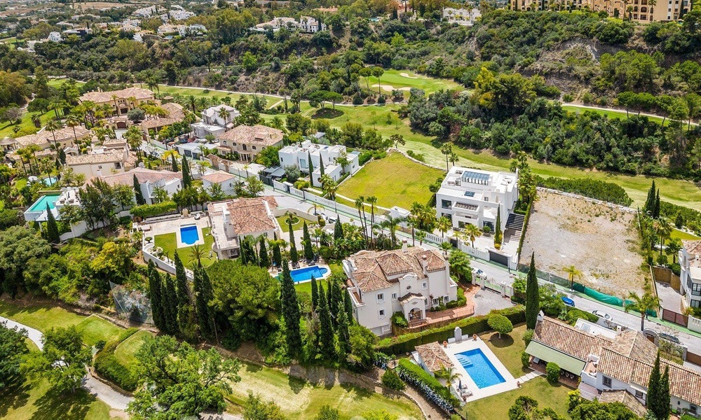 Luxevilla in een klassieke Spaanse stijl te koop in een gated golfresort van La Quinta, Marbella - Benahavis 58239