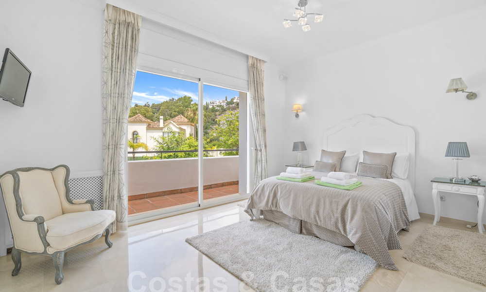 Luxevilla in een klassieke Spaanse stijl te koop in een gated golfresort van La Quinta, Marbella - Benahavis 58254