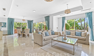 Luxevilla in een klassieke Spaanse stijl te koop in een gated golfresort van La Quinta, Marbella - Benahavis 58257 