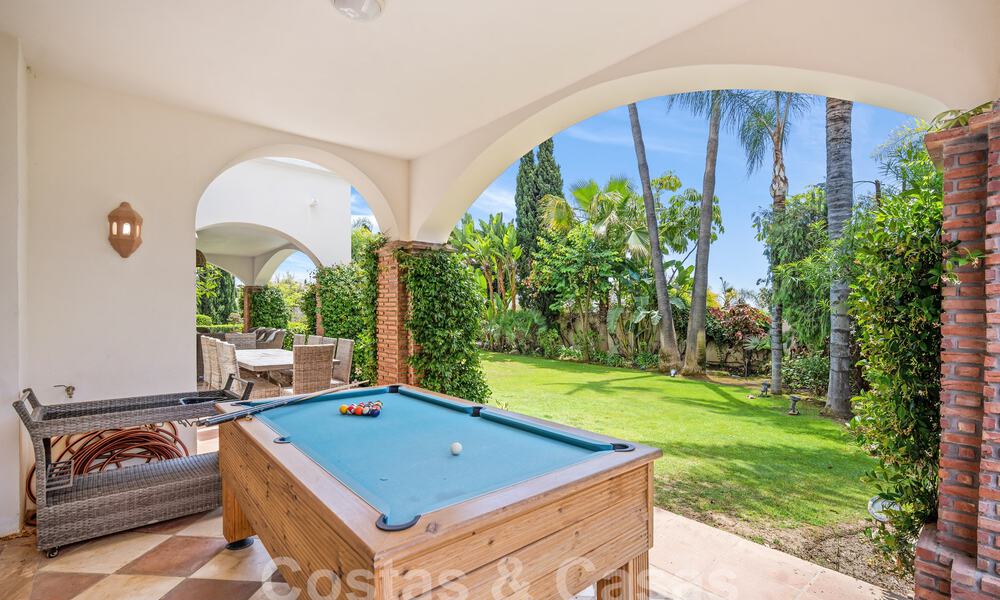 Luxevilla in een klassieke Spaanse stijl te koop in een gated golfresort van La Quinta, Marbella - Benahavis 58262