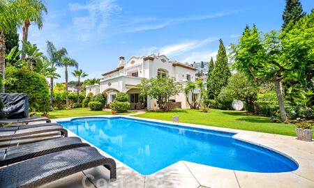 Luxevilla in een klassieke Spaanse stijl te koop in een gated golfresort van La Quinta, Marbella - Benahavis 58268