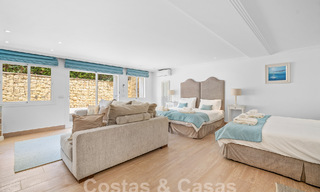 Luxevilla in een klassieke Spaanse stijl te koop in een gated golfresort van La Quinta, Marbella - Benahavis 58270 