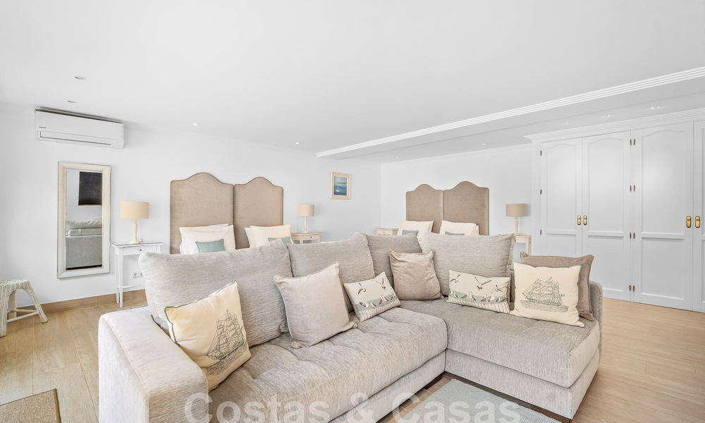 Luxevilla in een klassieke Spaanse stijl te koop in een gated golfresort van La Quinta, Marbella - Benahavis 58271