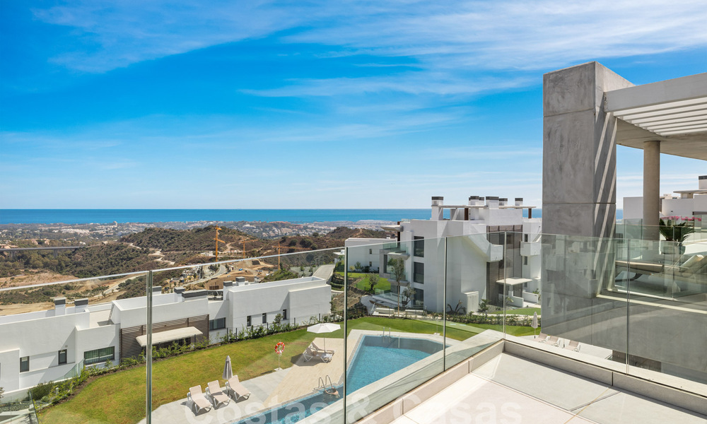 Gloednieuw, modernistisch penthouse te koop, in een exclusief golfresort in de heuvels van Marbella - Benahavis 58408