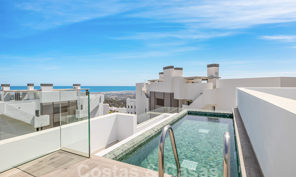 Gloednieuw, modernistisch penthouse te koop, in een exclusief golfresort in de heuvels van Marbella - Benahavis 58419