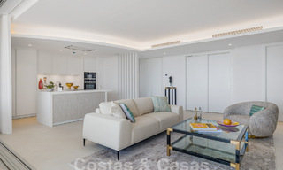 Gesofisticeerd nieuwbouwappartement te koop met fenomenaal uitzicht op zee, golf en berglandschap in Marbella - Benahavis 58342 